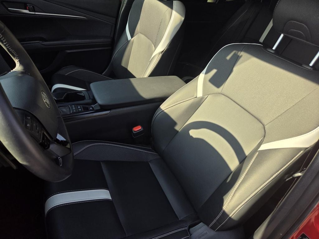 2025 Toyota Camry Hybrid SE