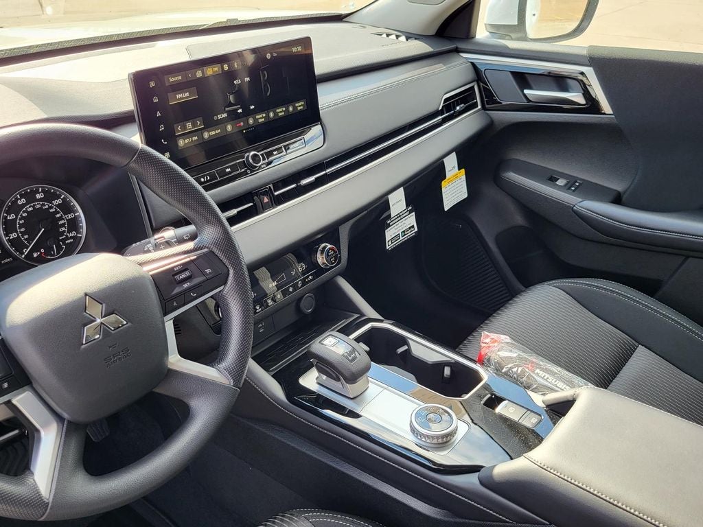 2026 Mitsubishi Outlander ES