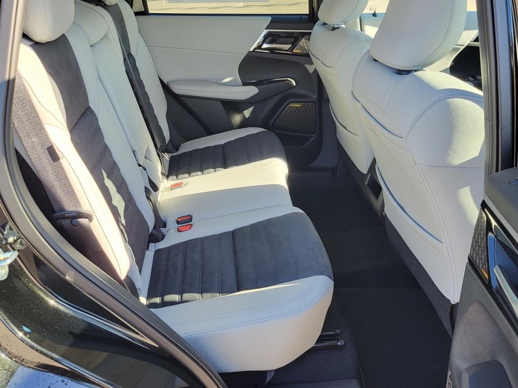 2026 Mitsubishi Outlander SE