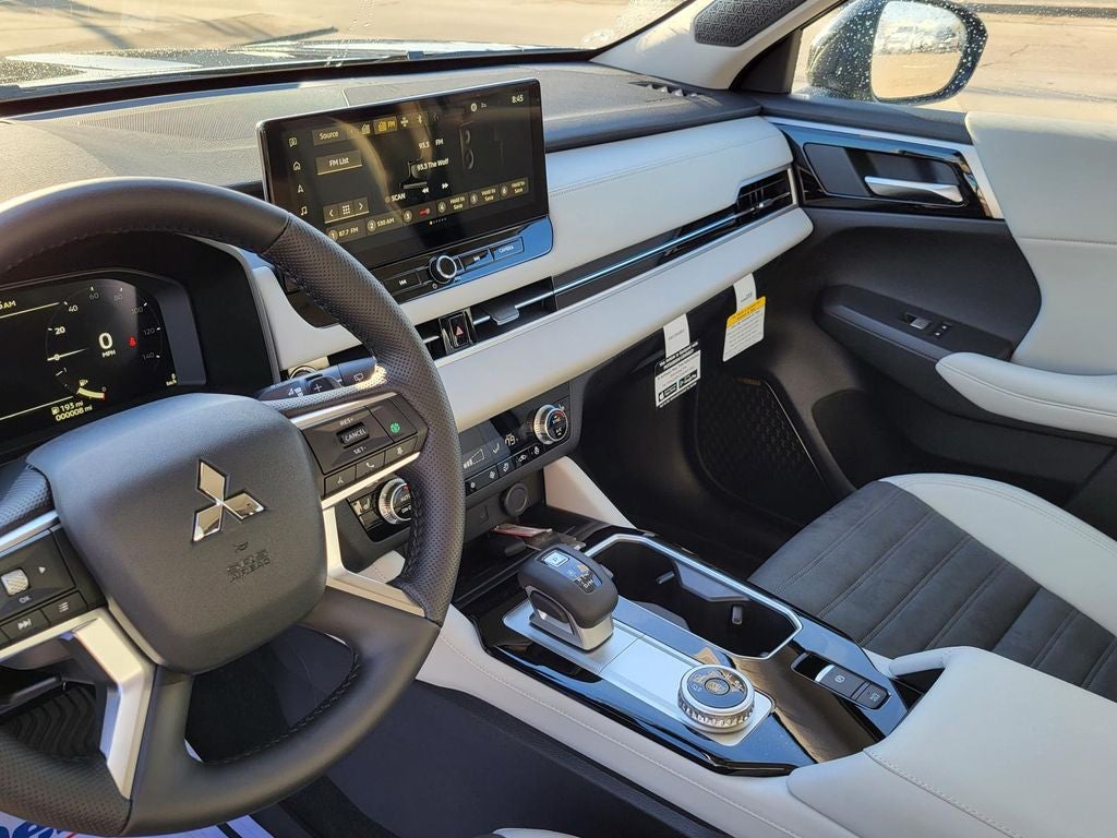 2026 Mitsubishi Outlander SE